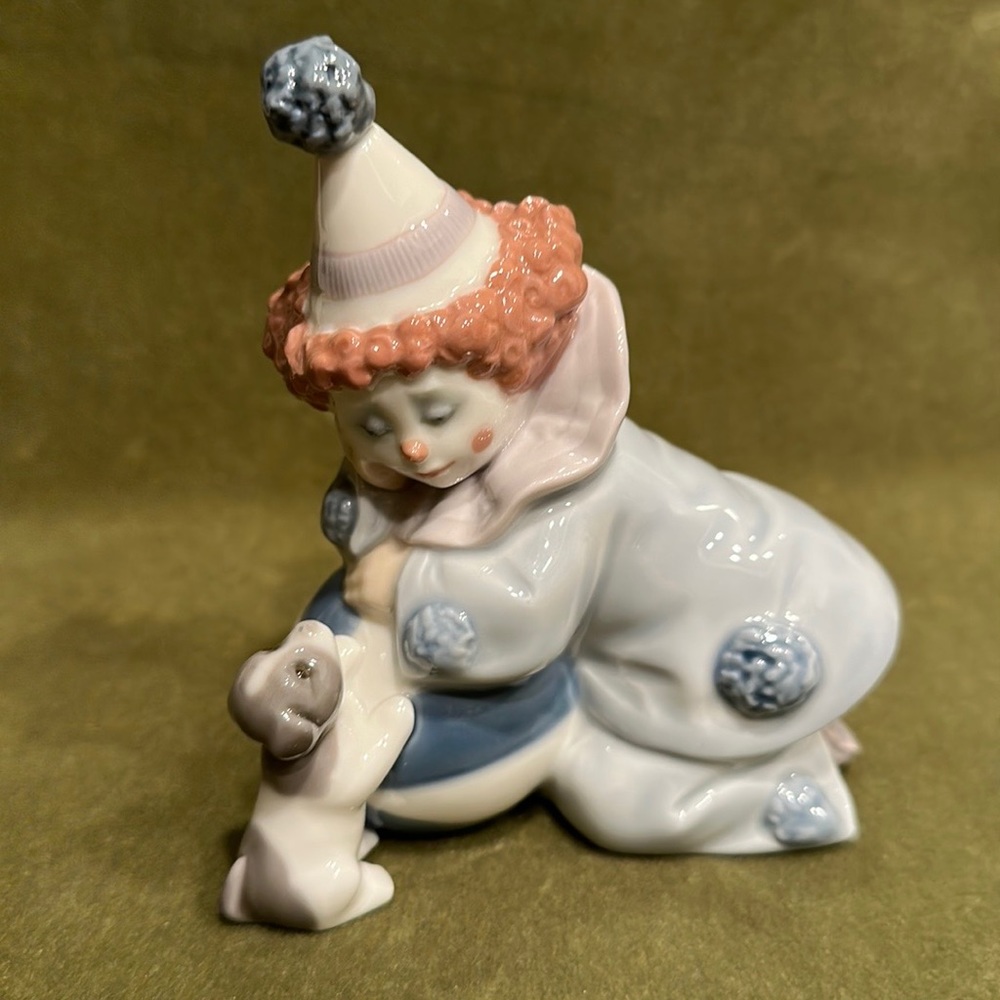 Llardo 5278. Pierrot with Puppy and Ball